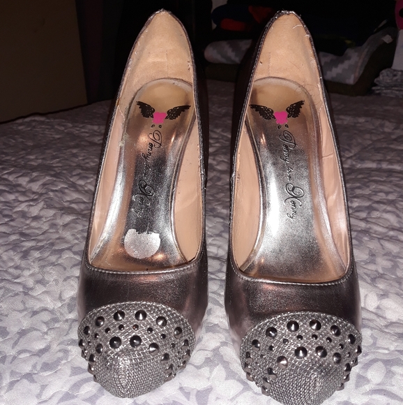 Silver  Pumps - Picture 2 of 5